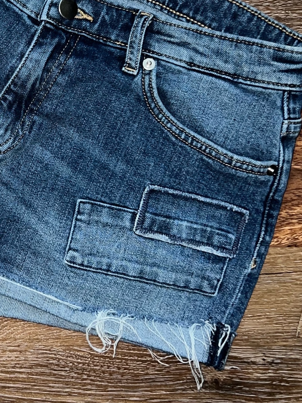H&M Dark Blue Distressed Frayed Rolled Cuff Denim Shorts, Size 8 - Picture 5 of 7